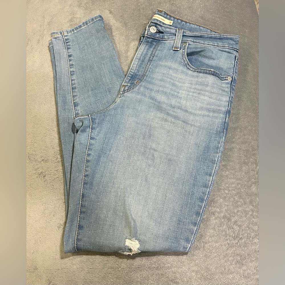 Levi’s Women’s‎ 721 High Rise Skinny Distressed Medium Wash Jeans 31x30